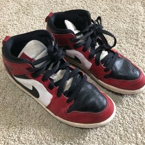 Nike Air Jordan Retro 1 Mid PS Chicago Black Toe Red 640734-069 Youth Size 3Y